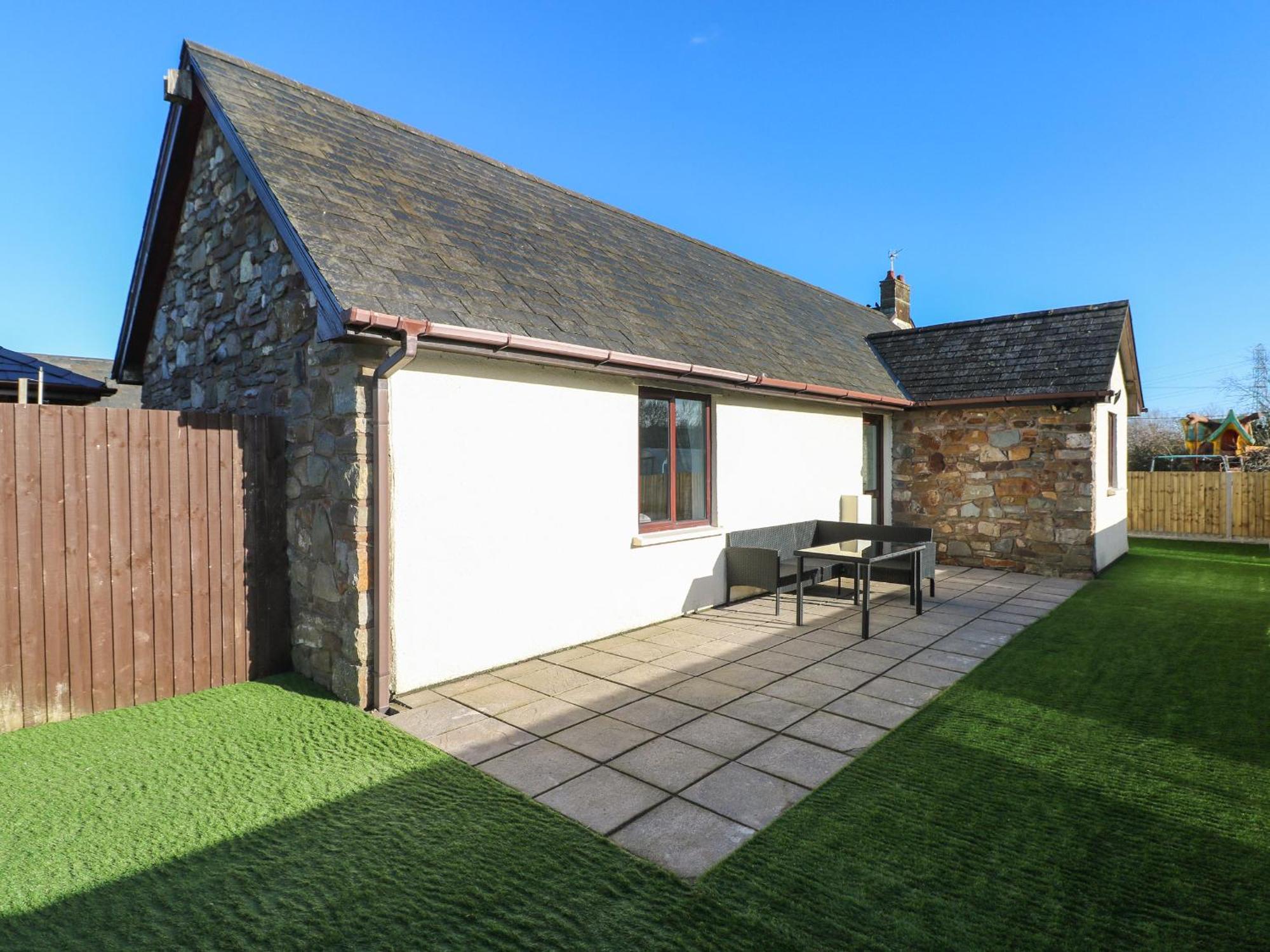 The Old Well Bungalow - Ty Mawr Farm كارديف المظهر الخارجي الصورة